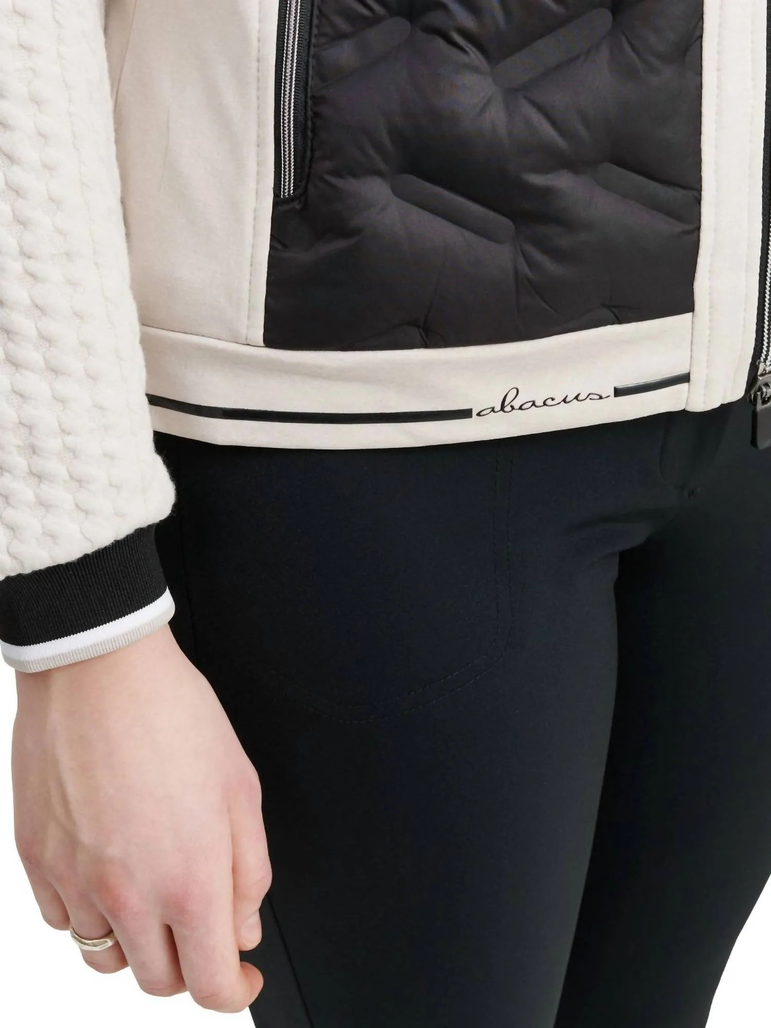 Women Grove Hybrid Vest In Black Stone